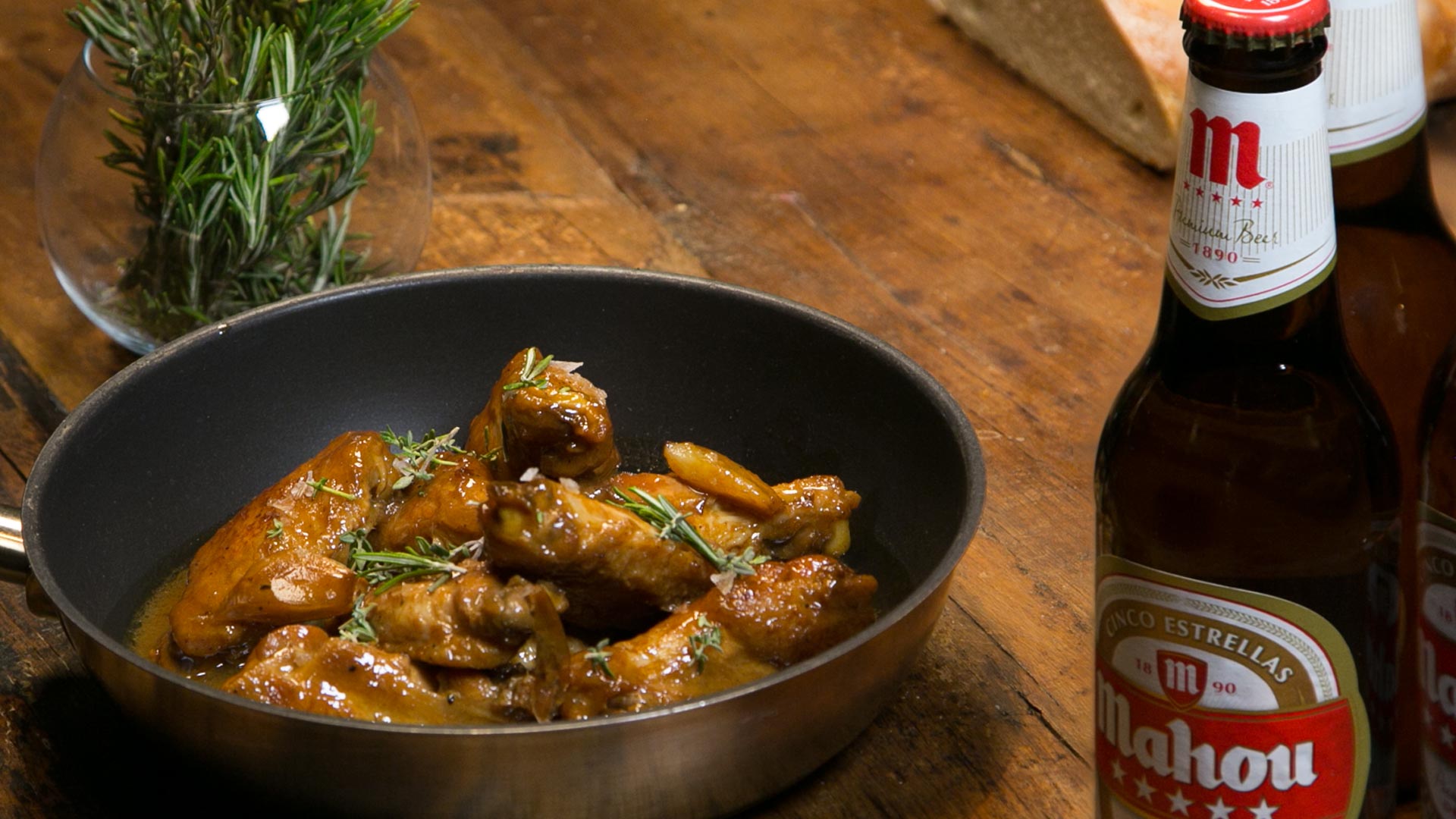 Receta de Alitas de Pollo a la Cerveza | Mahou