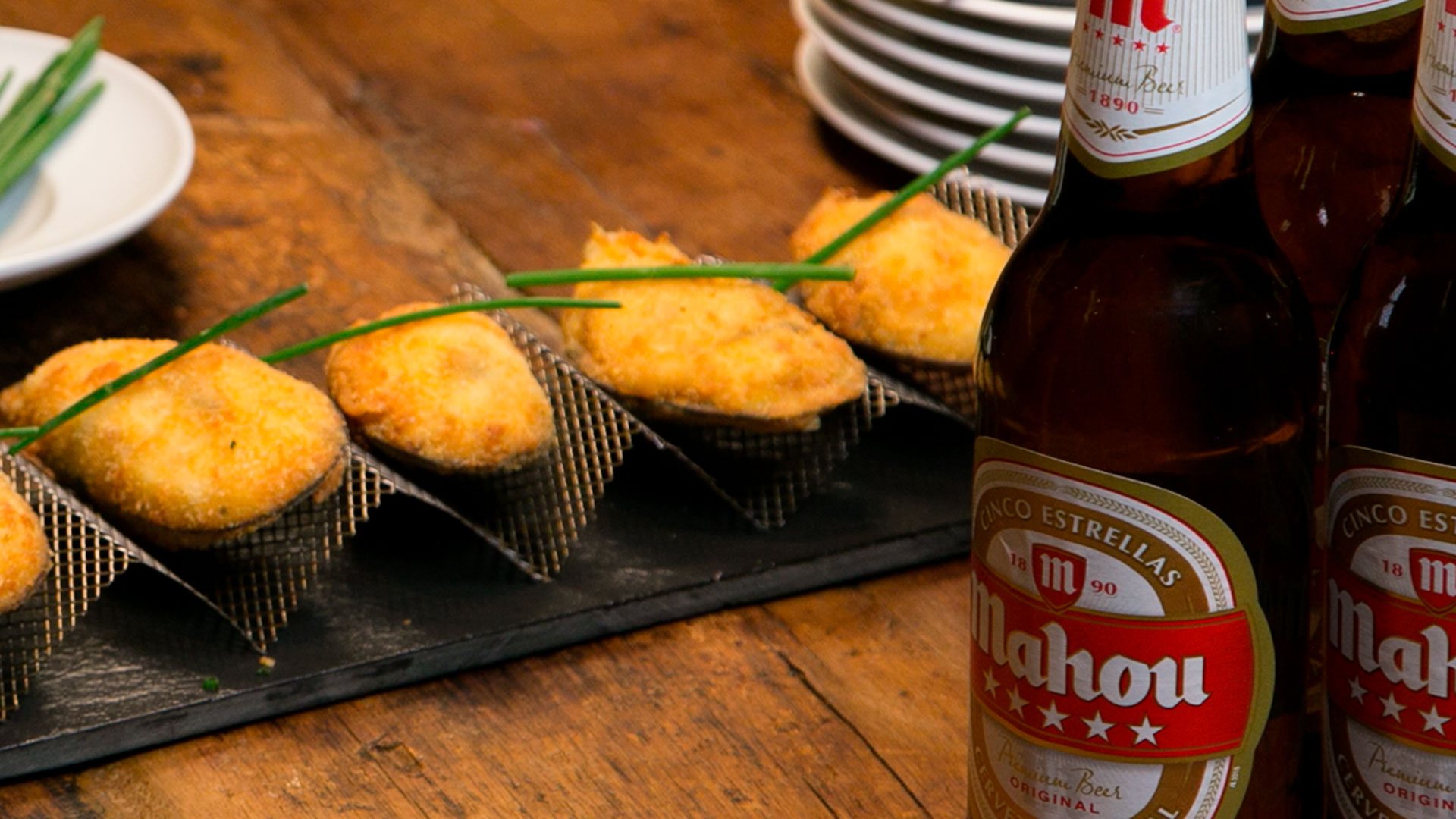 Mahou - Today we toast with the authentic beer flavor of a Mahou 0